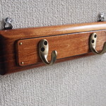 マホガニー色のキーフック　
