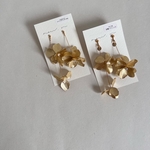 【店舗人気商品】マットゴールド   フラワー　ウェディング　ブライダル　お呼ばれ　アシンメトリー  アシメ 