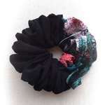 お花の刺繍とシフォンの大人のシュシュ