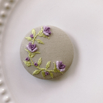 刺繍くるみボタン（ヘアゴム/ブローチ）