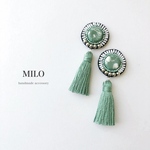 太陽みたいなマーブルとタッセル(グリーン) ビーズ刺繍ピアス/イヤリング