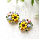 ピアス/イヤリング＊ひまわりと小花＊ビーズ刺繍
