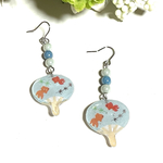 夏にピッタリなうちわピアス／イヤリング(金魚)