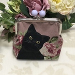 がま口ポーチ　黒猫と薔薇　ピンク生地ピンク薔薇