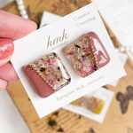 《再販❣》ピアス　バイカラー　ピンクベージュ　レジン　レジンピアス　レジンアクセサリー　レジンアクセ　　ドライフラワー　ドライフラワーアクセサリー　バイカラーピアス