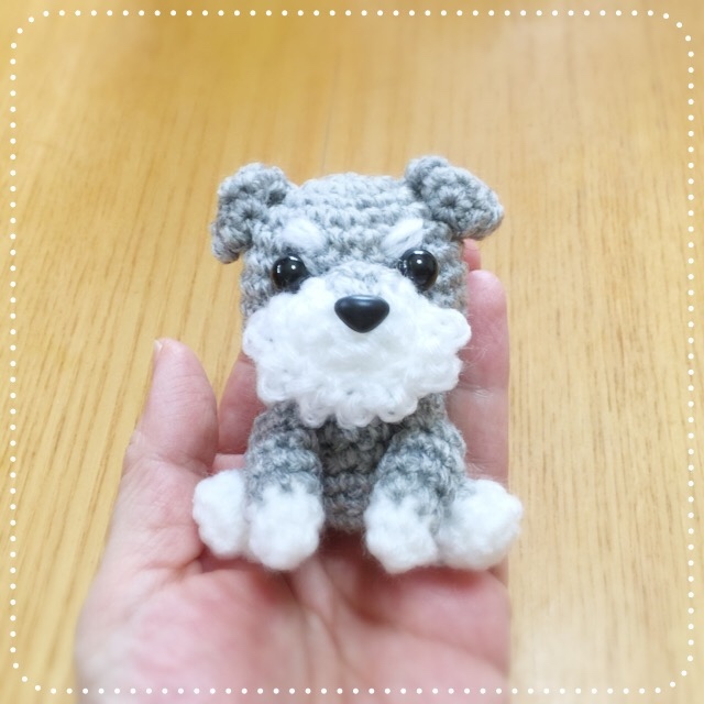 受注制作✨あみぐるみ🌟お座りミニワンコ(ミニチュアシュナウザー