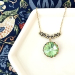 vintage 若草色の蕾 ペリドット ウランガラスネックレス