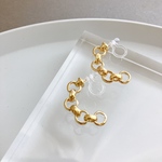ピアスに見えるチェーンイヤリング