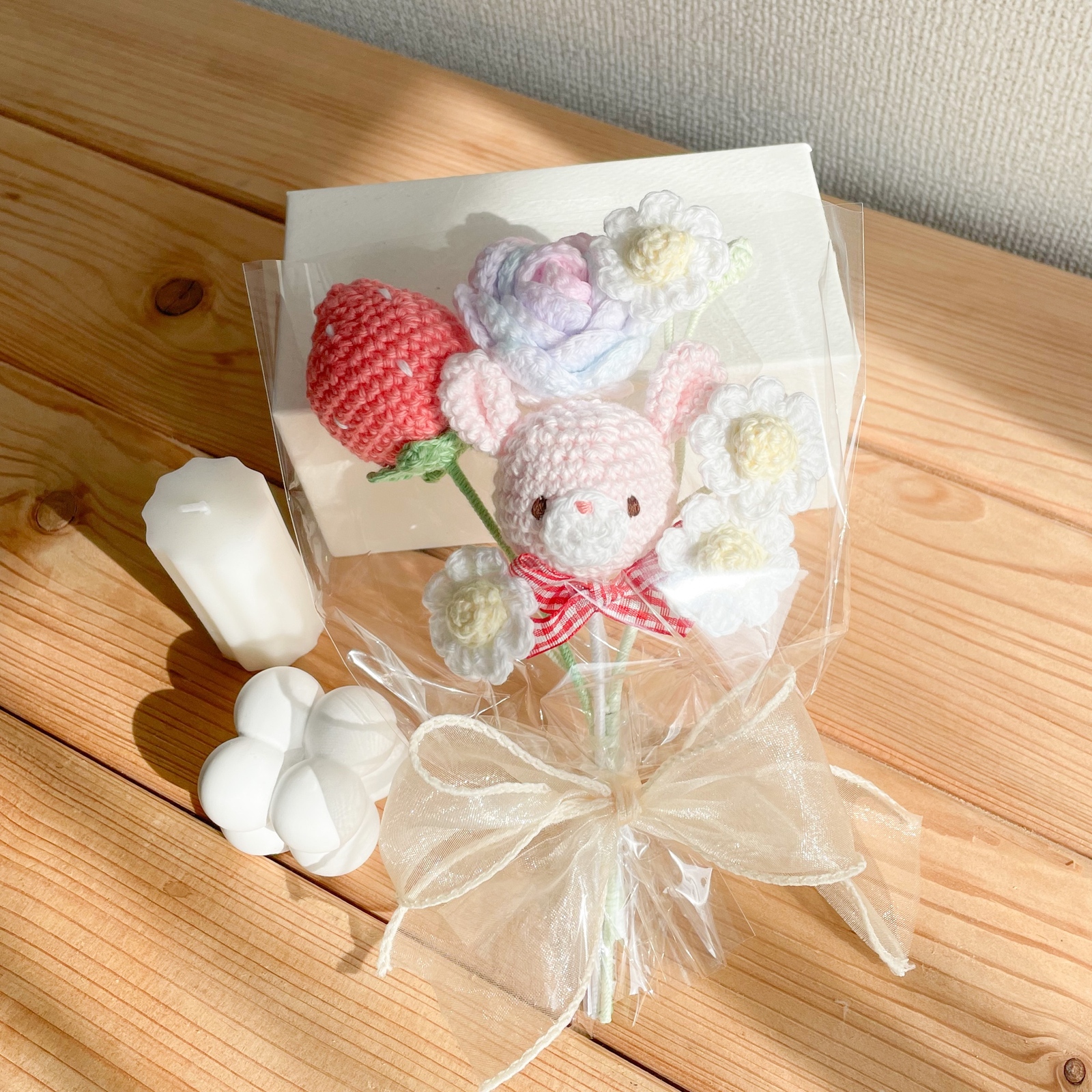 うさぎといちごのミニブーケ - sui-sui-obk | minne byGMOペパボ 国内
