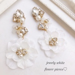 ホワイトフラワー♪ジュエリーフラワーピアス✨