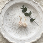 布花のシフォンピアス
