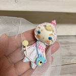 キャンディを持ったエプロンちゃん