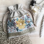 インド刺繍リボン＊巾着ポーチ　メイクポーチ　サニタリーポーチ　小物入れ　プレゼント