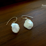 【14KGF】淡水けしパールの花びらピアス