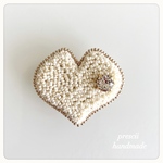 Heart(wave・white)ビーズ刺繍ブローチ