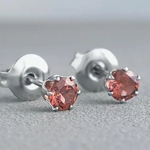 ライトガーネット つけっぱなしピアス サージカルステンレス セカンドピアス つけっぱなしOK 4ｍｍ