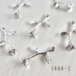 1444-S   枝付きローズチャーム　シルバー　10個