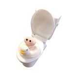 補助便座に乗って頑張ってトイレトレーニングをする板東さん
