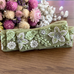 グリーンのインド刺繍リボンバレッタ