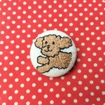 プードル刺繍のまるいブローチ（横）