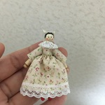 ペグドール風ミニチュアドール・ウッドビーズの人形・お花のワンピース