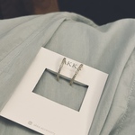  bijou bar ear cuff like earrings ビジューバーのイヤーカフ風樹脂フープイヤリング　煌めく　大人　上品　普段使い　痛くない　フープピアス　樹脂イヤリング　樹脂ピアス　