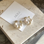 Pearl  hoop  earrings  simple  淡水パールのシンプルフープイヤリング　　　フープピアス樹脂イヤリング樹脂ピアス本物の真珠シェル大人上品ゴールド小さめ痛くないアレルギー