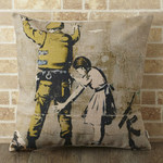 ガールインスペクション クッションカバー 45×45cm Banksy デザイン BA006