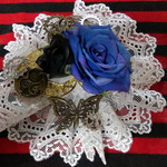 ブルーの薔薇姫コサージュ。