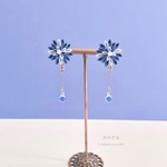 ダリアの揺れるビジュと雫ビーズのピアスorイヤリング＊Blue＊つまみ細工/浴衣／和装／着物