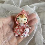 ぼん天のうさぎさんを持ったずきんちゃん
