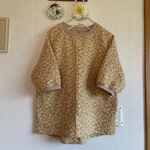 蝶々刺繍のリブプルオーバー
