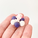 浮き輪（白×ピンク）とウーパールーパー（ピンク）