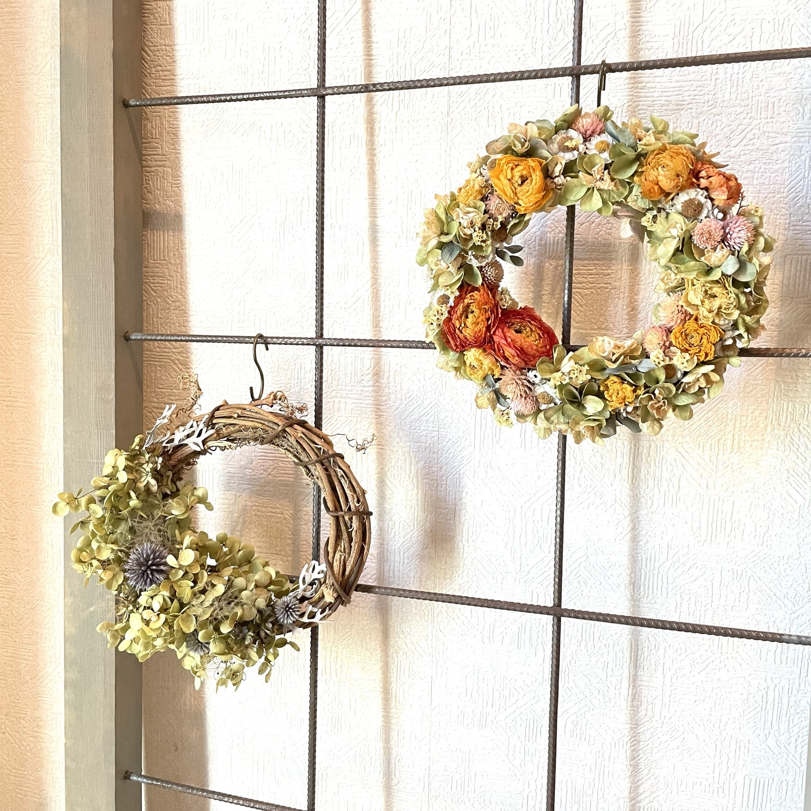 アナベルとルリタマアザミの夏色ハーフリース アナベルとルリタマアザミの夏色ハーフリース ルリタマアザミの