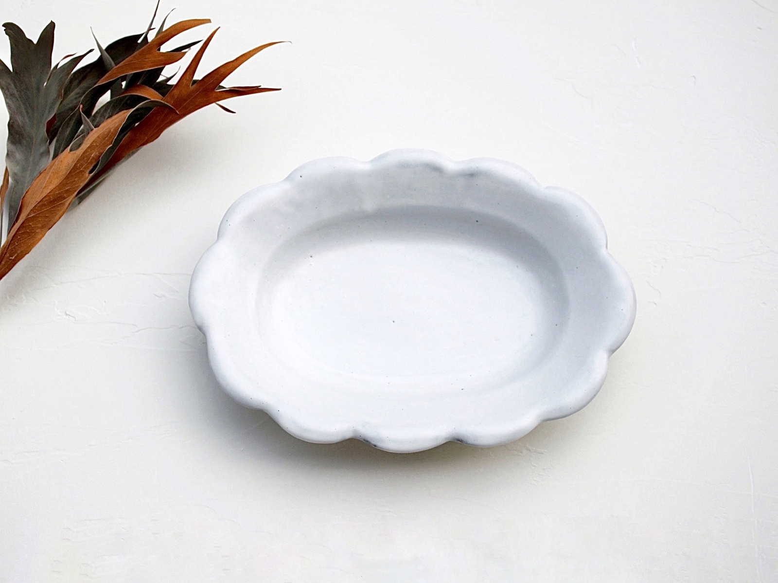 オーバルプレート ホワイト リム オーバル皿 大皿 平皿 アンティーク 陶器 楽天市場】オーバルリムプレートプラター [ 23×17cm 25.5×18cm