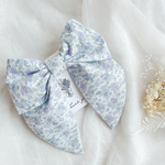 🌟周りと差がつく🌟海外風ビッグリボンのヘアゴム🌟ヘアクリップにも◎ くすみカラーのホワイトベースの小花柄