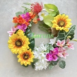 南国の蘭の花とひまわりで夏を楽しむ。トロピカルなモンステラとプルメリア　特大リース38cm クッカバラとモンステラのリーフを添えて