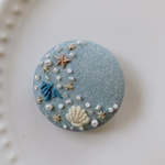 ビーズ刺繍くるみボタン（ヘアゴム/ブローチ）