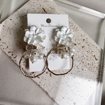 1点のみ　Pearl flower ピアス