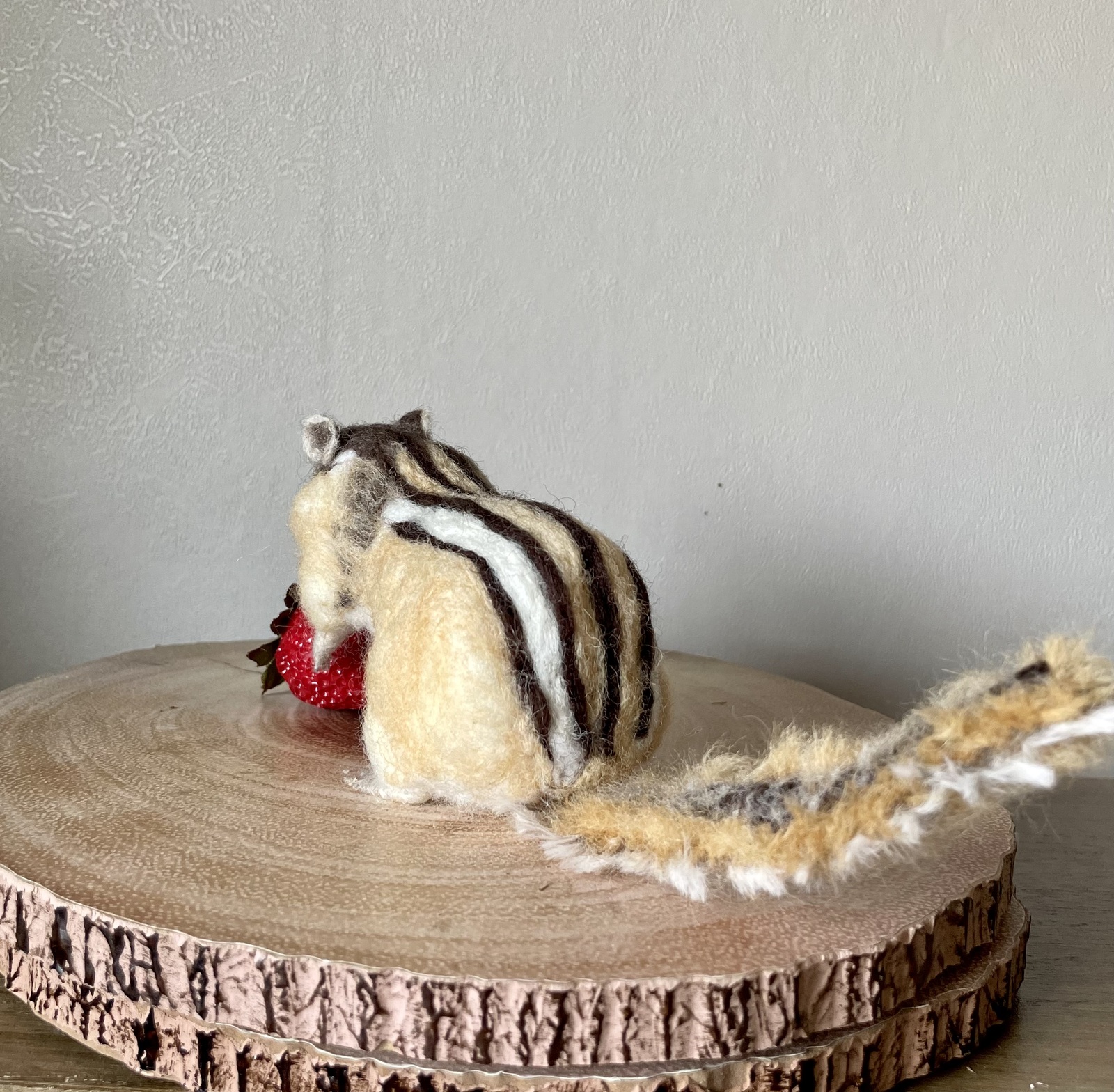 シマリス リース（大、中） 羊毛フェルト シマリス(どんぐり帽子) 羊毛