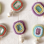 色で楽しむカラフル刺繍イヤリング(イエローグリーン）