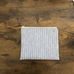 シンプルなオールリネンのストライプポーチ【B】