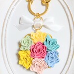 バッグチャーム:カラフル&白リボン　つまみ細工　バラ