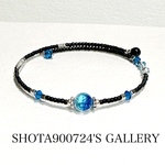 🐠［再販6］琉球蛍硝子　　カビラブルー×　ブラック🐠　シングル　ワイヤーブレスレッド　#minne_new #蛍ガラス　#海　#ホタルガラス　#川平湾