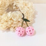 さくらんぼのストラップ［いちごみるく色］クラフトバンド・ワンポイント チャーム