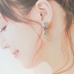 送料込み✨キラキラ雫レジンの花束のピアス