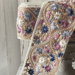 [実物のお色味と違う場合があります] インド刺繍リボン　花　インド刺繍　スパンコール　刺繍リボン　リボン　りぼん　※10月8日よりゆうパケットにて発送