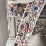 [実物のお色味と違う場合があります] インド刺繍リボン　花　インド刺繍　スパンコール　刺繍リボン　リボン　りぼん　※10月8日よりゆうパケットにて発送