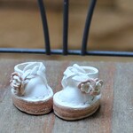 ☆プチブライス　靴　三つ編みストラップシューズ　お花　ホワイト　☆　プチブライス　☆　牛ヌメ革　ドール　ハンドメイド