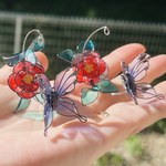 【10/31まで  引越しありがとうセール】紅白椿とクロアゲハ🦋‪𓂃 𓈒𓏸 ピアス イヤリング